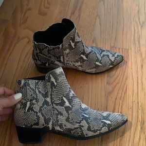 Nordstrom Halogen Snake Print Booties